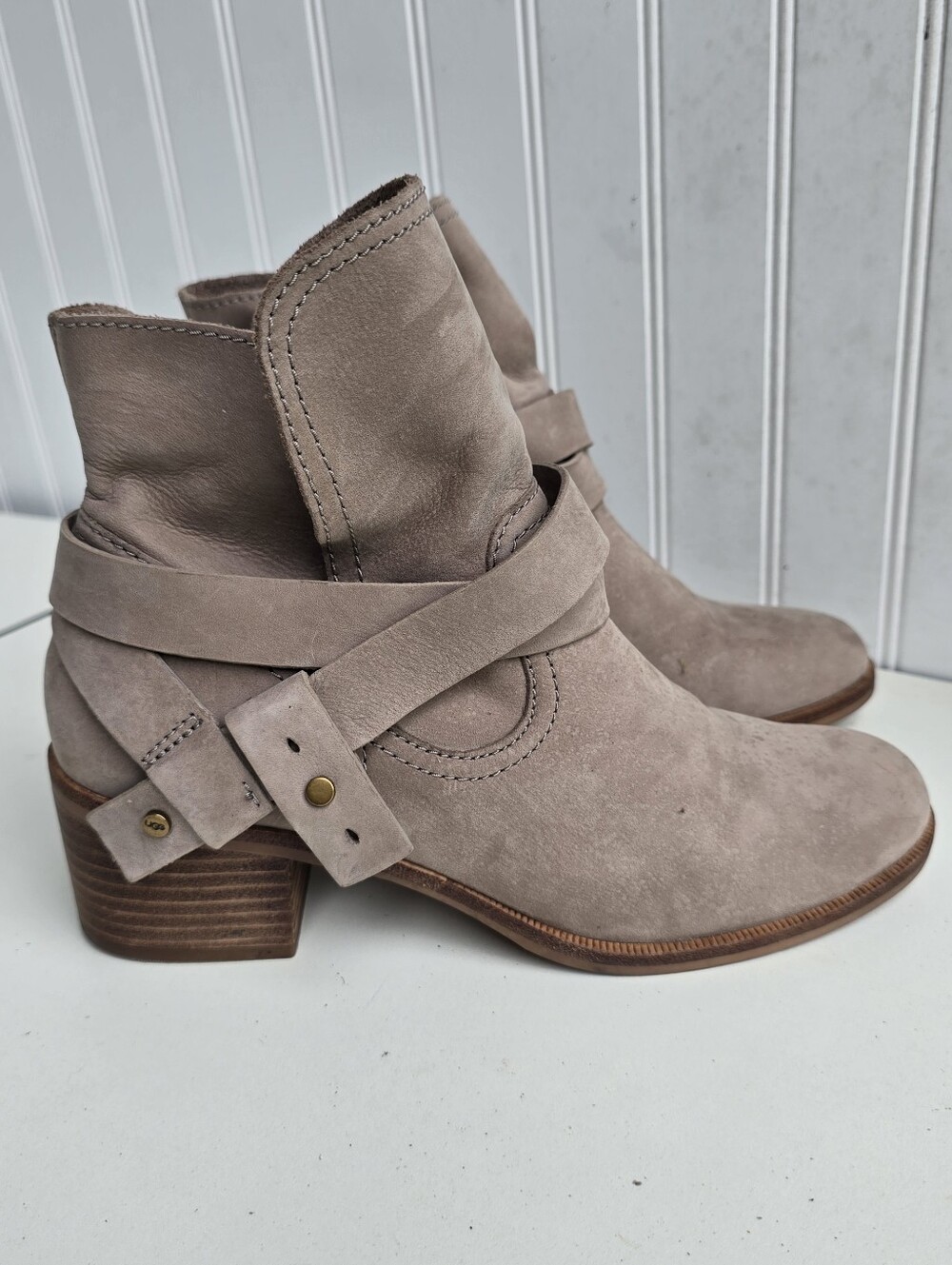 UGG ELORA SAHARA LEATHER ANKLE HEELS US 8 / EU 38 / UK 6.5 sv23